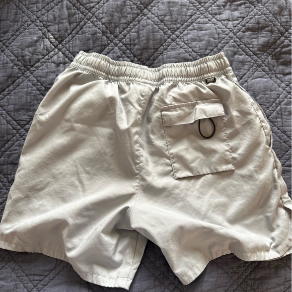 Nike Men’s Standard Fit Shorts – grey - Picture 2 of 3